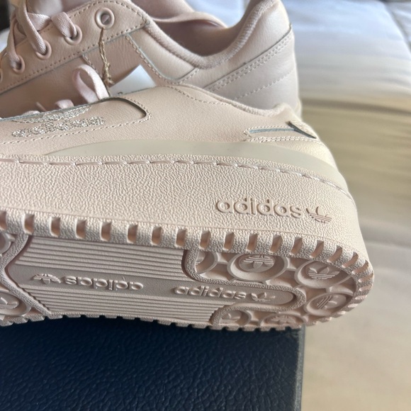 Adidas new in box - Picture 10 of 16